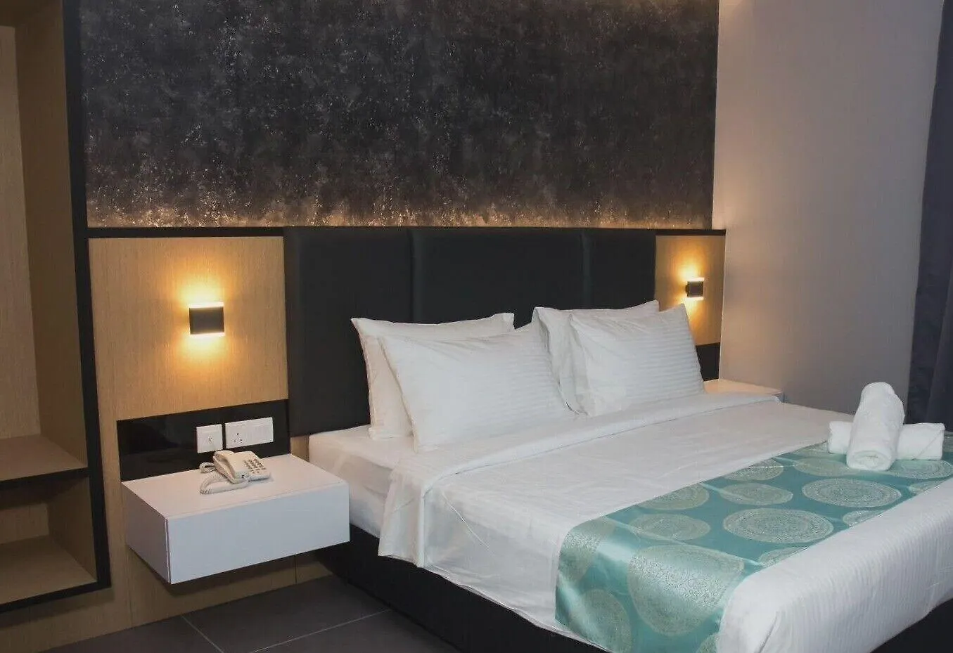 Solid Hotels Johor Bahru 2*,