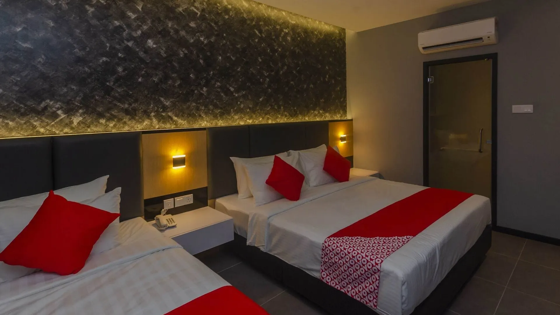 Solid Hotels Johor Bahru 2*,