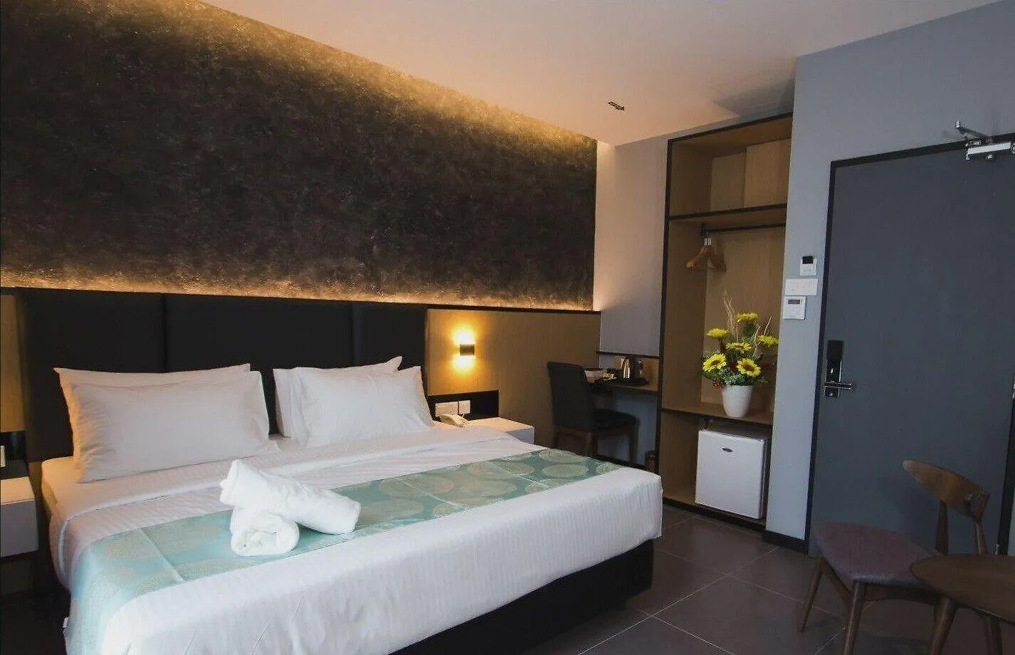ג'והור בהרו Solid Hotels  ג'והור בהרו