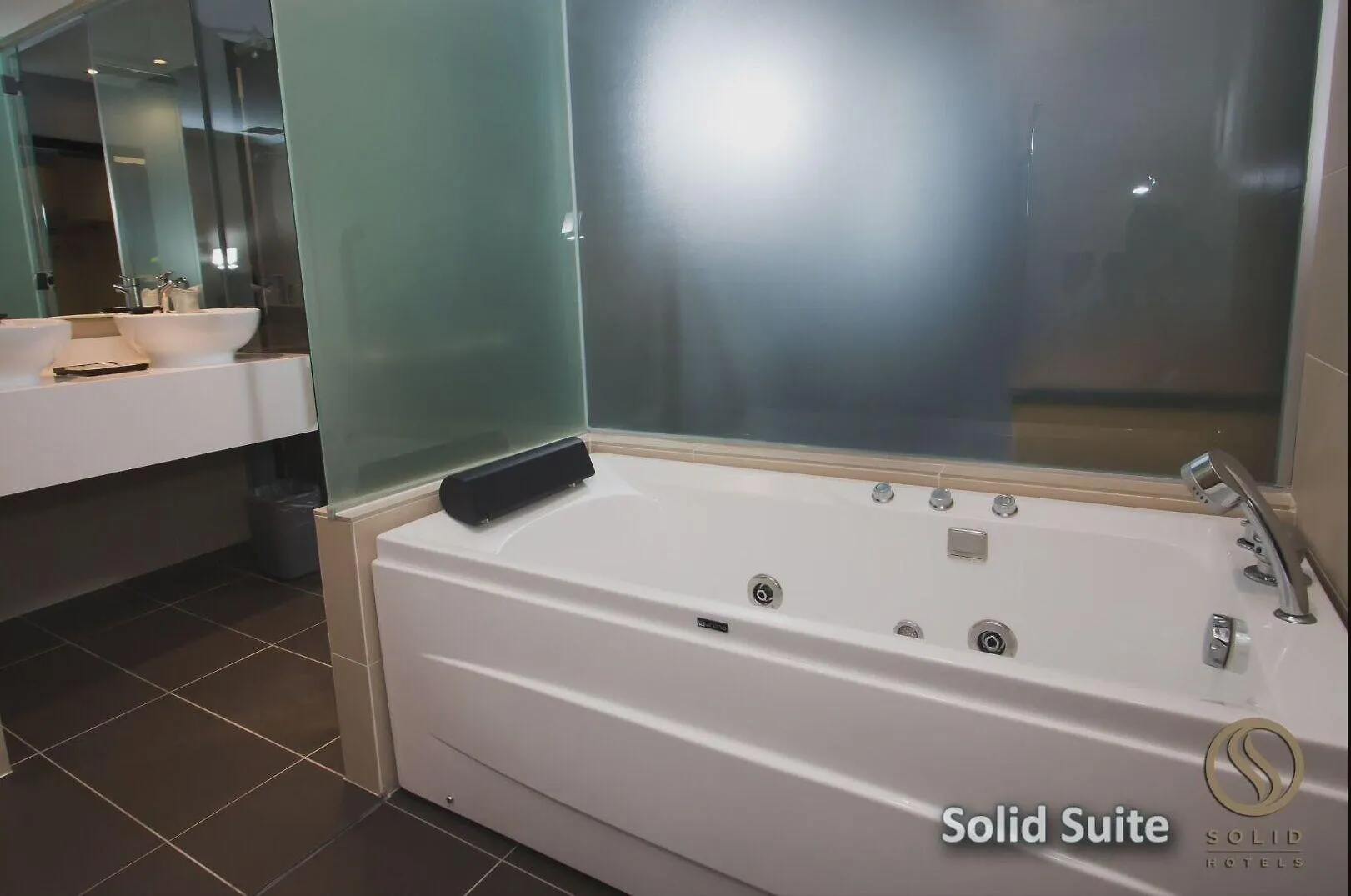 ג'והור בהרו Solid Hotels