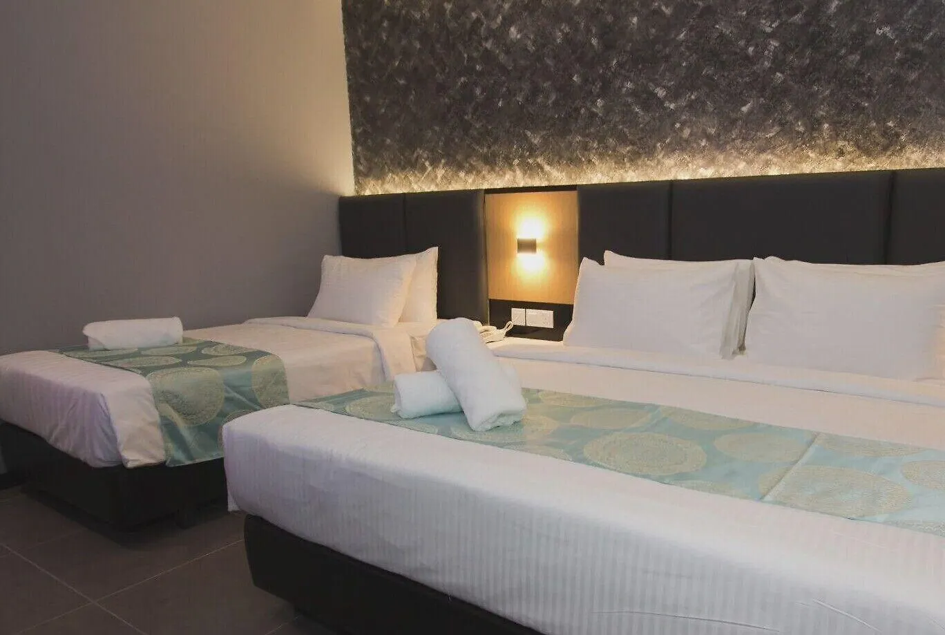 ג'והור בהרו Solid Hotels